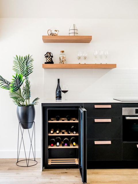 Waves Byron Bay - Renee 7