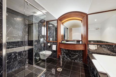 Waves Byron Bay - Renee 28