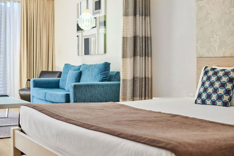 Waves Byron Bay - Renee 36