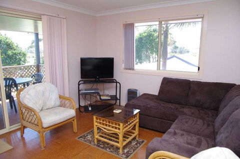Bellhaven 2, 17 Willow Street - Renee 1