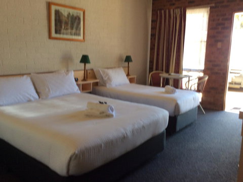Bega Downs Motor Inn - Renee 2