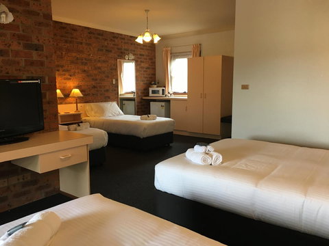 Bega Downs Motor Inn - Renee 14