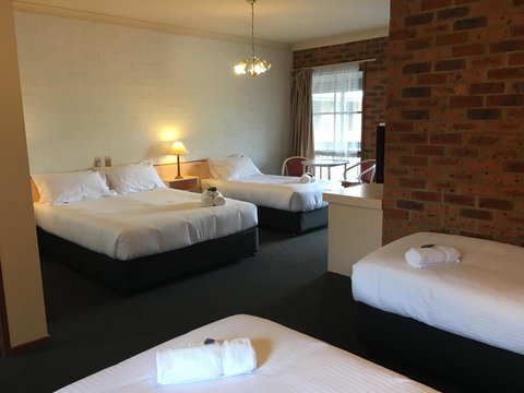 Bega Downs Motor Inn - Renee 13