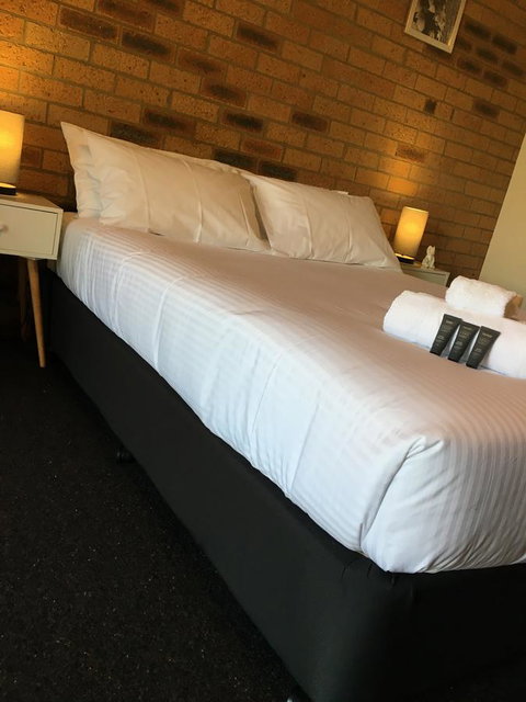 Bega Downs Motor Inn - Renee 12