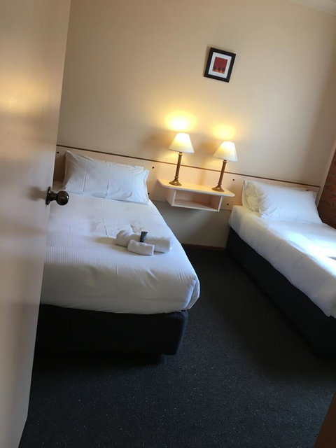 Bega Downs Motor Inn - Renee 15