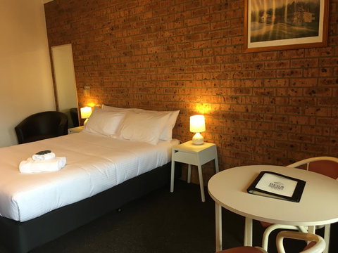 Bega Downs Motor Inn - Renee 16