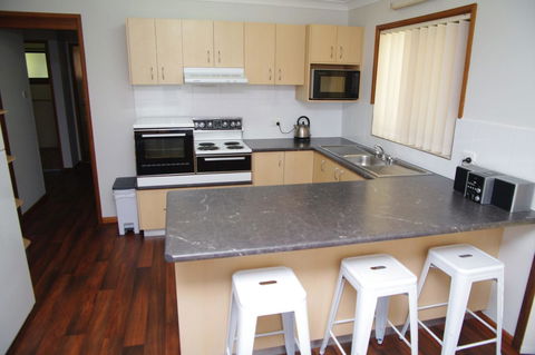 Breakaway, 11 Scott Street - Renee 1