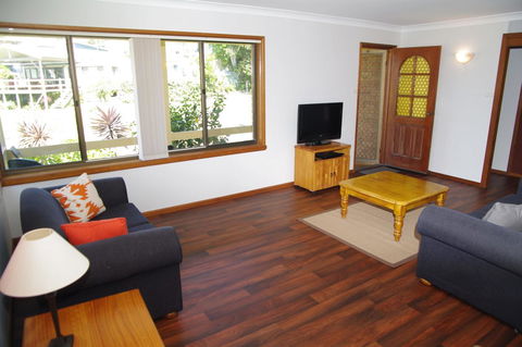 Breakaway, 11 Scott Street - Renee 9