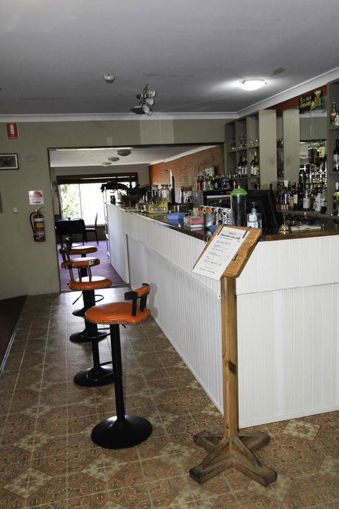 Rest Easy Motel - Swimm 28