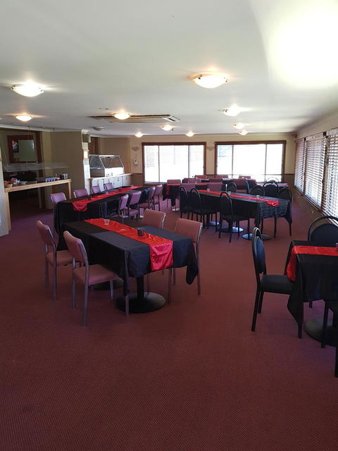 Rest Easy Motel - Swimm 41