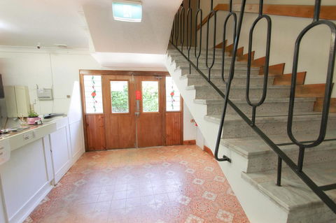 Rest Easy Motel - Swimm 25