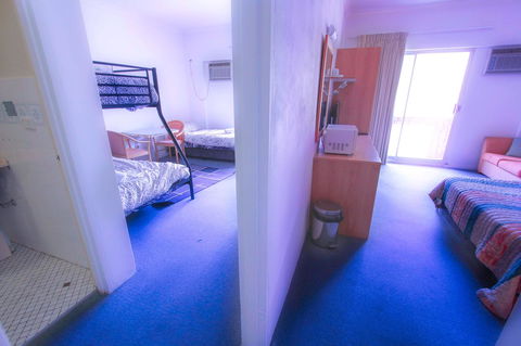 Rest Easy Motel - Swimm 14