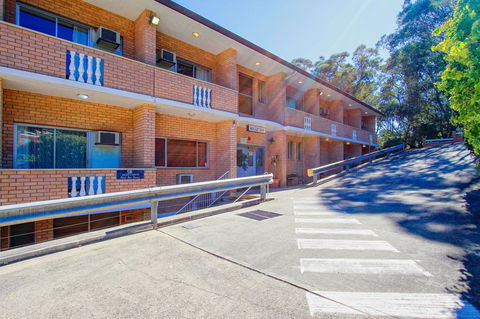 Rest Easy Motel - Swimm 7