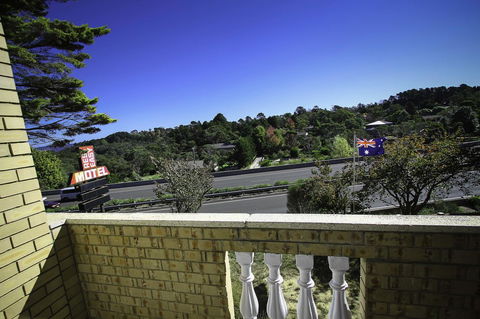 Rest Easy Motel - Swimm 20