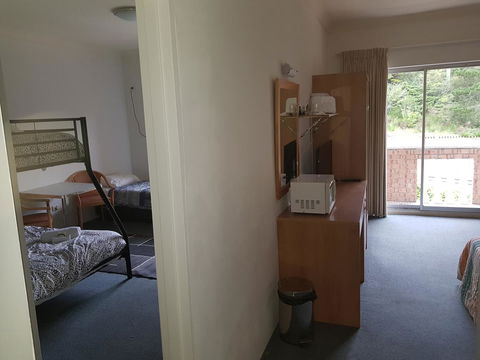 Rest Easy Motel - Swimm 35