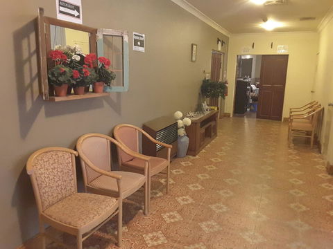 Rest Easy Motel - Swimm 43