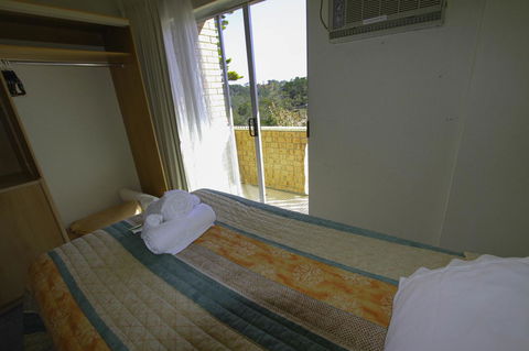 Rest Easy Motel - Swimm 17