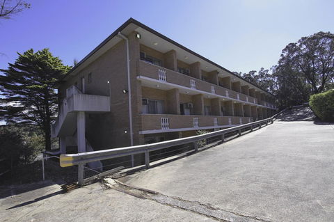 Rest Easy Motel - Swimm 27