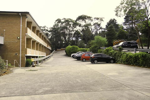 Rest Easy Motel - Swimm 32