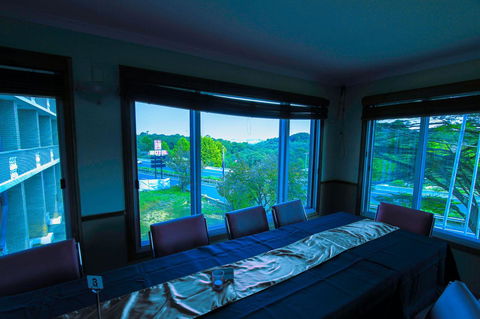 Rest Easy Motel - Swimm 9