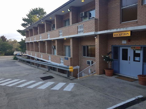 Rest Easy Motel - Swimm 42