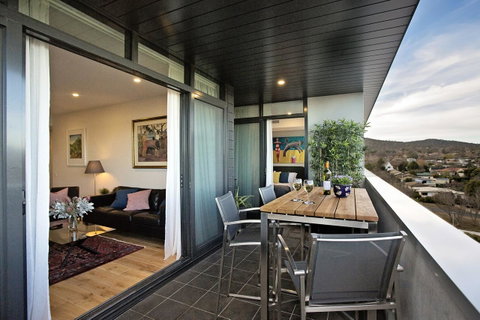 Greenwich Apartment - Internet Find 0