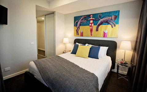 Greenwich Apartment - Internet Find 5