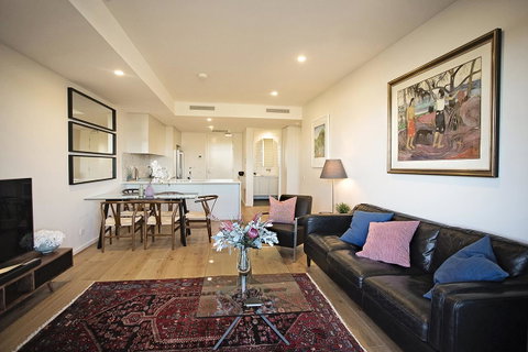 Greenwich Apartment - Internet Find 1