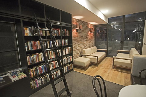 Greenwich Apartment - Internet Find 13