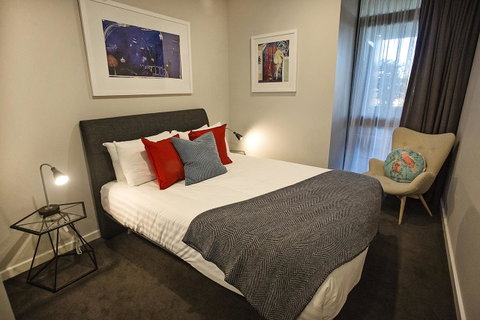 Greenwich Apartment - Internet Find 8