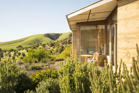 Life-time Private Retreats - Internet Find 12