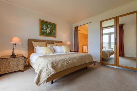 Life-time Private Retreats - Internet Find 10