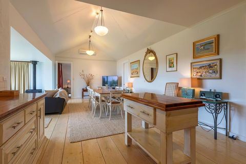 Life-time Private Retreats - Internet Find 1