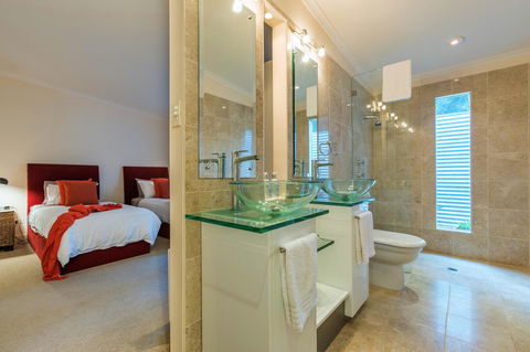 Life-time Private Retreats - Internet Find 2