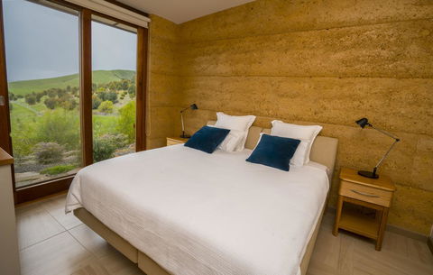 Life-time Private Retreats - Internet Find 9