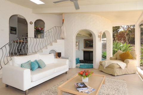 Life-time Private Retreats - Internet Find 33