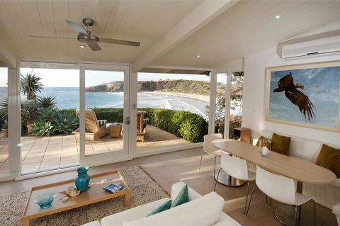 Life-time Private Retreats - Internet Find 32