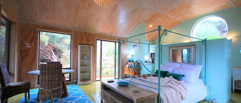 Life-time Private Retreats - Internet Find 39