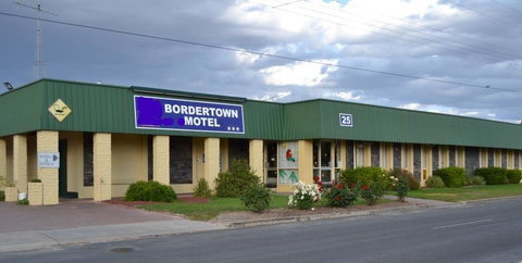 Bordertown Motel - Renee 0