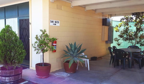 Bordertown Motel - Renee 6