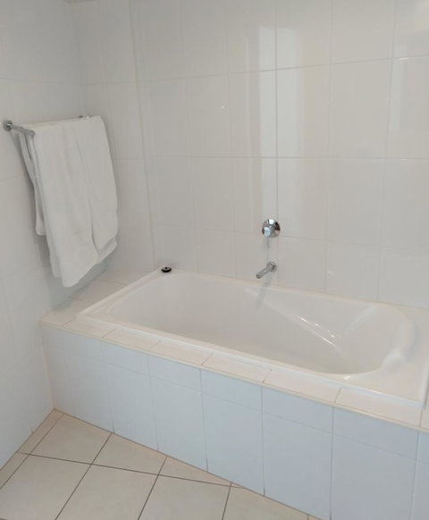 Wallaroo Marina Executive Apartments - Renee 10