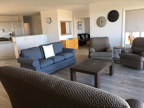 Emu Bay Holiday Homes - Internet Find 30