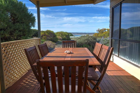 Emu Bay Holiday Homes - Internet Find 6
