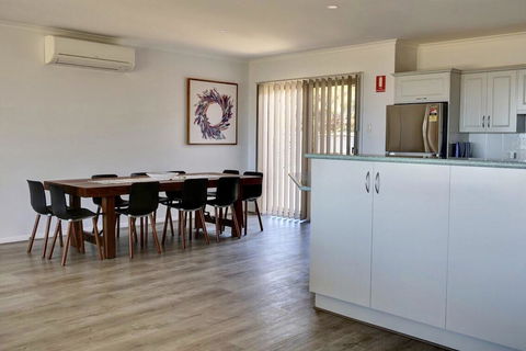 Emu Bay Holiday Homes - Internet Find 17