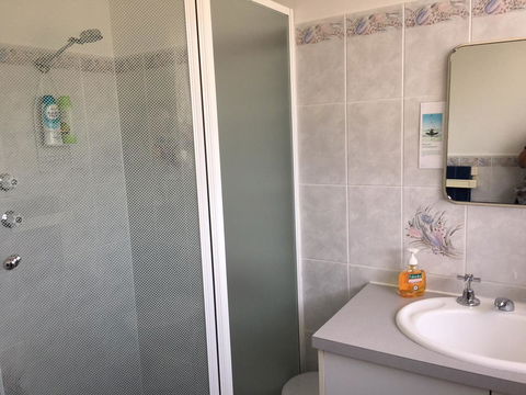 Emu Bay Holiday Homes - Internet Find 35