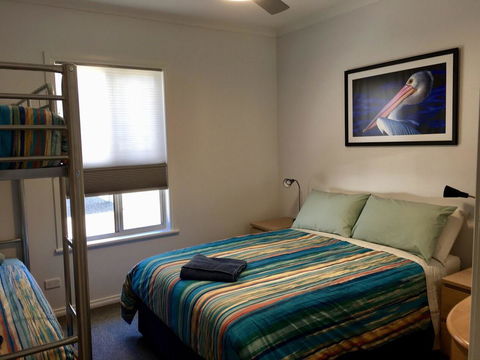 Emu Bay Holiday Homes - Internet Find 18