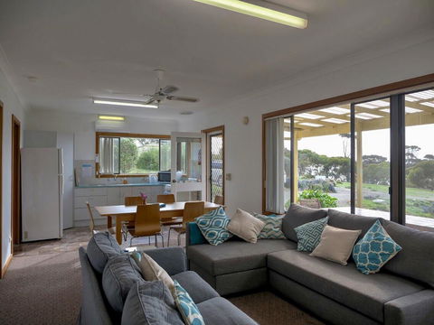 Emu Bay Holiday Homes - Internet Find 7
