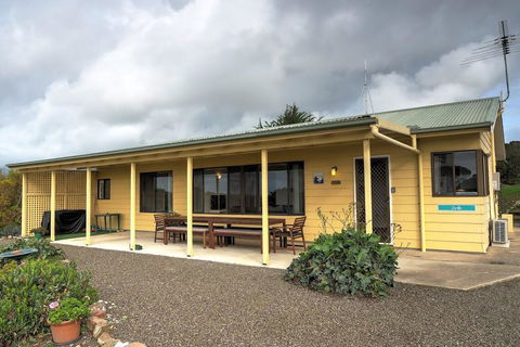 Emu Bay Holiday Homes - Internet Find 8