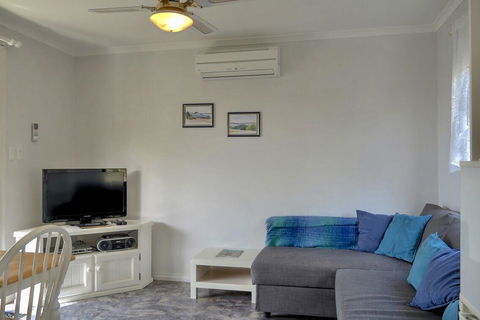 Emu Bay Holiday Homes - Internet Find 1