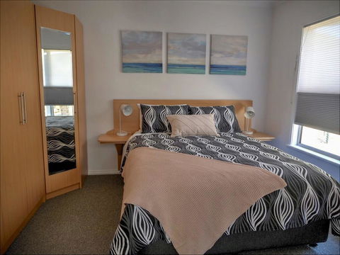 Emu Bay Holiday Homes - Internet Find 16
